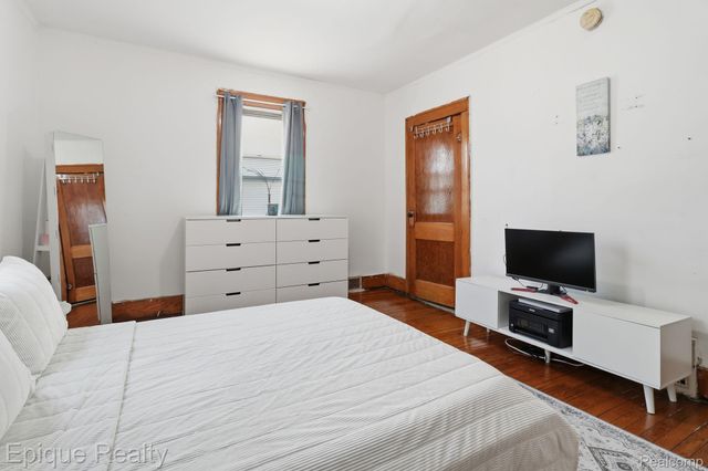 5834 Wayne Road, Romulus, MI 48174