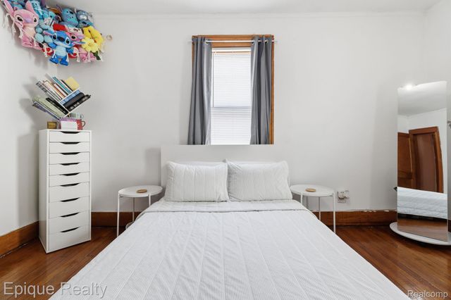 5834 Wayne Road, Romulus, MI 48174