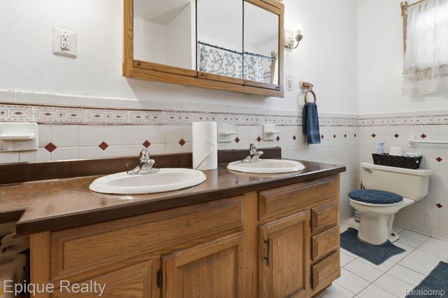 5834 Wayne Road, Romulus, MI 48174