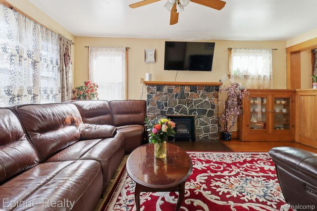 5834 Wayne Road, Romulus, MI 48174