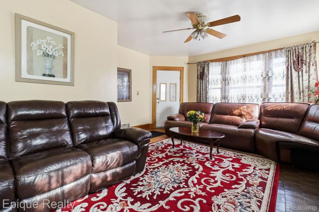 5834 Wayne Road, Romulus, MI 48174