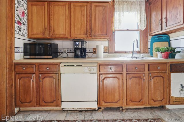 5834 Wayne Road, Romulus, MI 48174