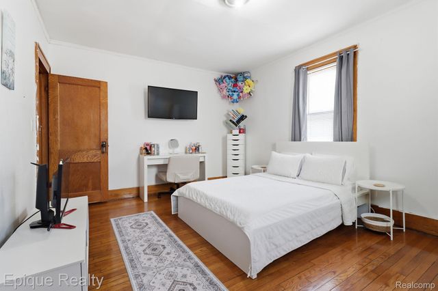 5834 Wayne Road, Romulus, MI 48174