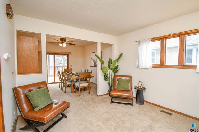 103 W 26th St Street, Sioux Falls, SD 57105