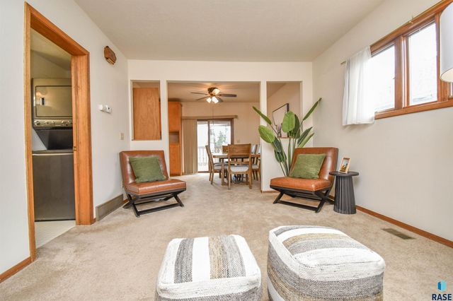 103 W 26th St Street, Sioux Falls, SD 57105