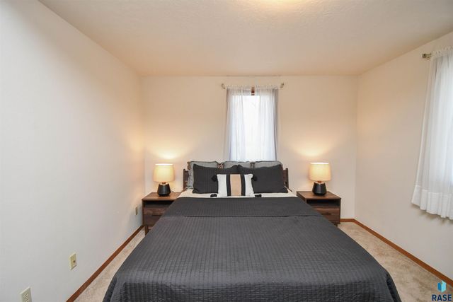 103 W 26th St Street, Sioux Falls, SD 57105