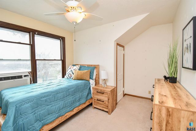 103 W 26th St Street, Sioux Falls, SD 57105