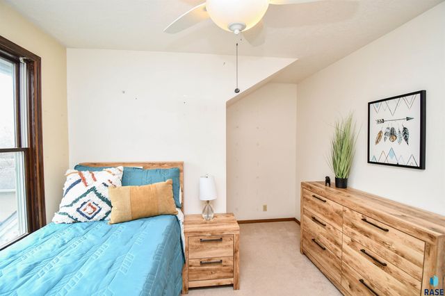 103 W 26th St Street, Sioux Falls, SD 57105