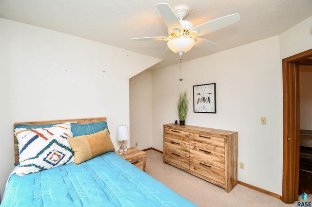 103 W 26th St Street, Sioux Falls, SD 57105