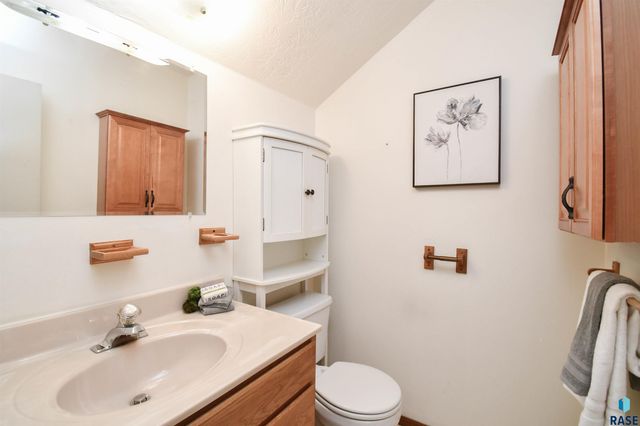 103 W 26th St Street, Sioux Falls, SD 57105