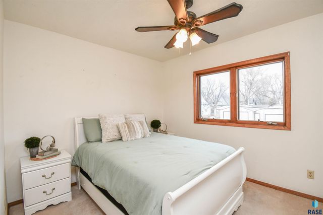 103 W 26th St Street, Sioux Falls, SD 57105