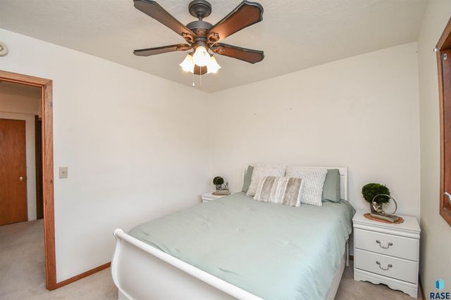 103 W 26th St Street, Sioux Falls, SD 57105