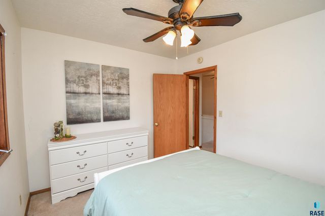 103 W 26th St Street, Sioux Falls, SD 57105