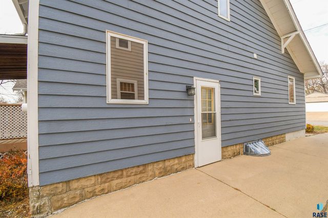 103 W 26th St Street, Sioux Falls, SD 57105