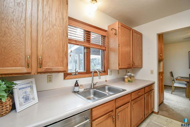 103 W 26th St Street, Sioux Falls, SD 57105