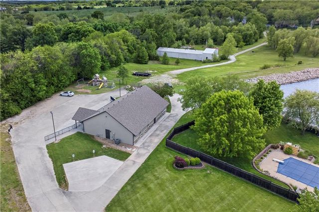 18224 153rd Street, Basehor, KS 66007