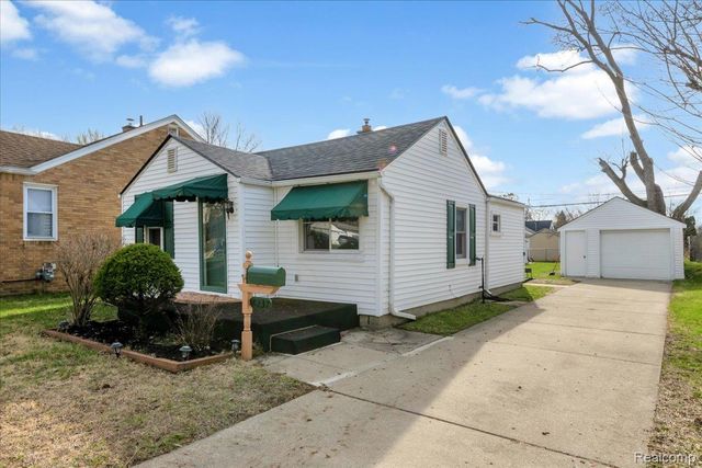 8237 Lenore Street, Dearborn Heights, MI 48127