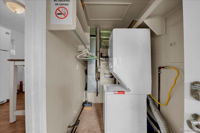 8237 Lenore Street, Dearborn Heights, MI 48127