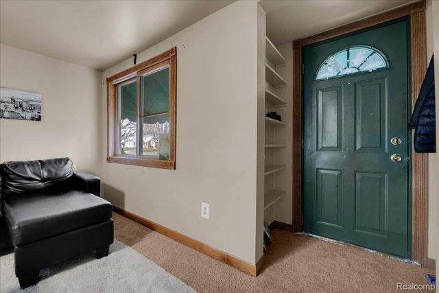 8237 Lenore Street, Dearborn Heights, MI 48127