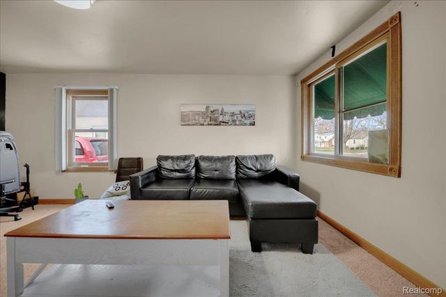 8237 Lenore Street, Dearborn Heights, MI 48127