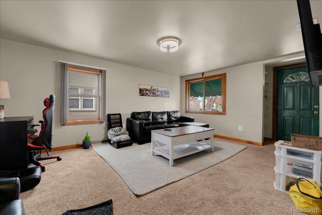 8237 Lenore Street, Dearborn Heights, MI 48127