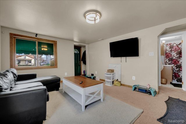 8237 Lenore Street, Dearborn Heights, MI 48127