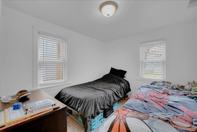 8237 Lenore Street, Dearborn Heights, MI 48127