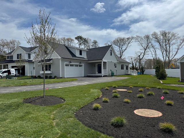 21 Josiah Path, Falmouth, MA 02540