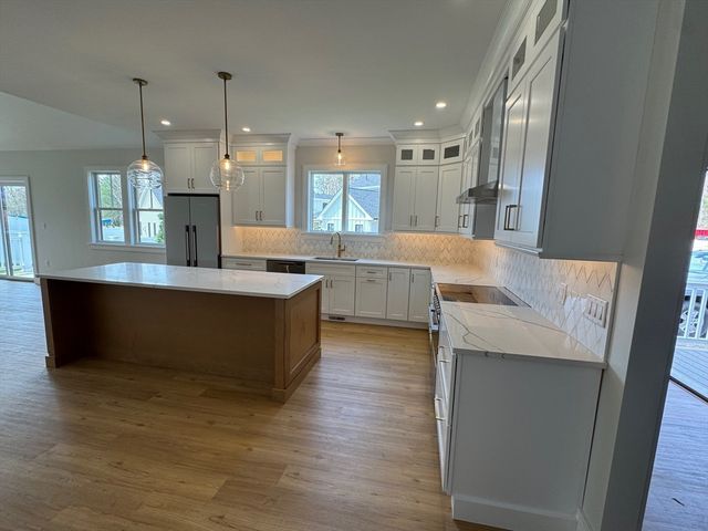 21 Josiah Path, Falmouth, MA 02540