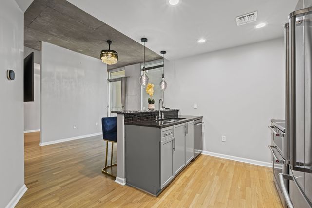 415 Church St Apt 1507, Nashville, TN 37219