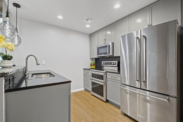 415 Church St Apt 1507, Nashville, TN 37219