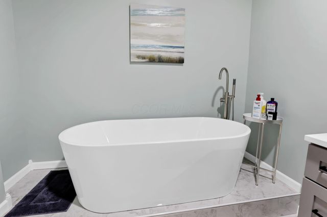 12482 Prairie View Drive NW, Pickerington, OH 43147