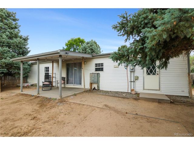 1111 Stage Dr, Fort Lupton, CO 80621