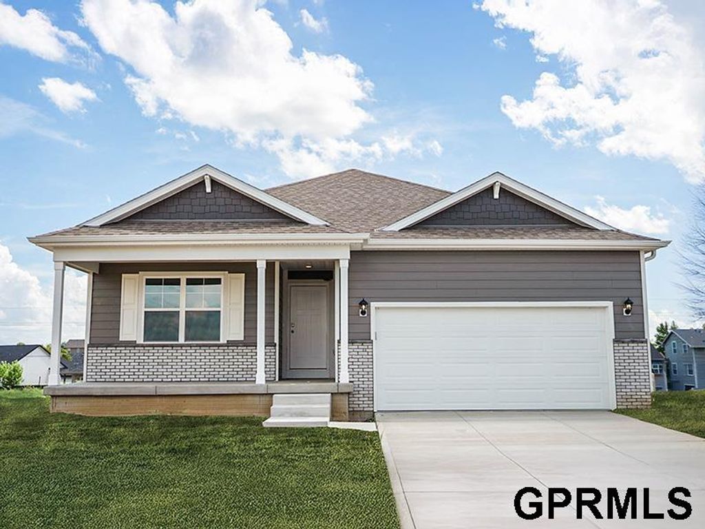 13004 S 67th Street, Papillion, NE 68157