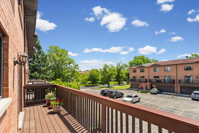 1339 E Central Road, Arlington Heights, IL 60005
