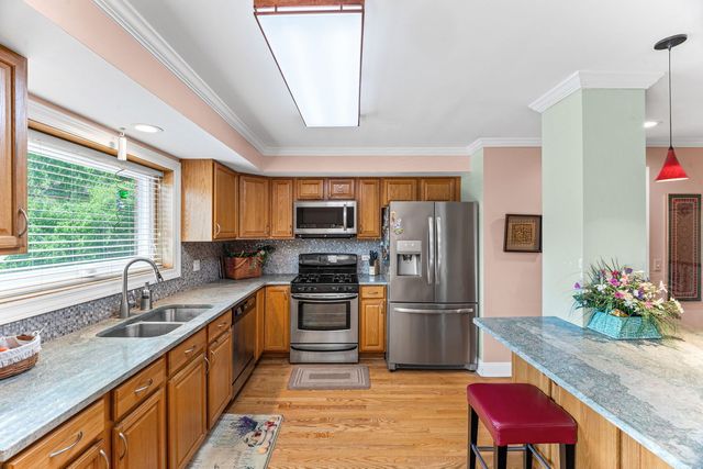 1339 E Central Road, Arlington Heights, IL 60005