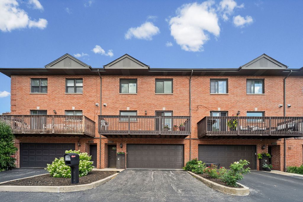 1339 E Central Road, Arlington Heights, IL 60005