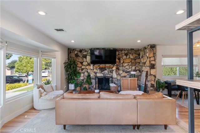 5824 Compass Drive, Los Angeles, CA 90045