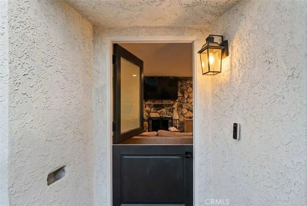 5824 Compass Drive, Los Angeles, CA 90045