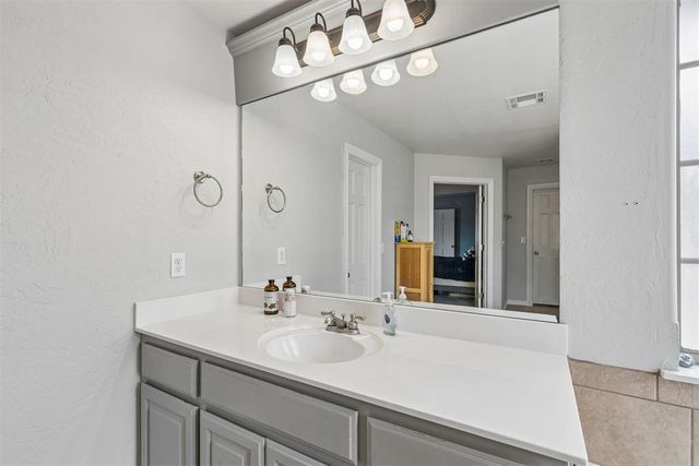 825 Liveoak Lane, Blanchard, OK 73010
