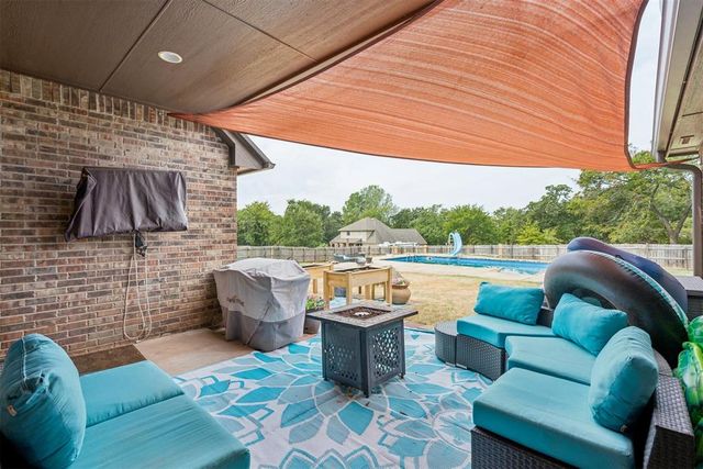 825 Liveoak Lane, Blanchard, OK 73010