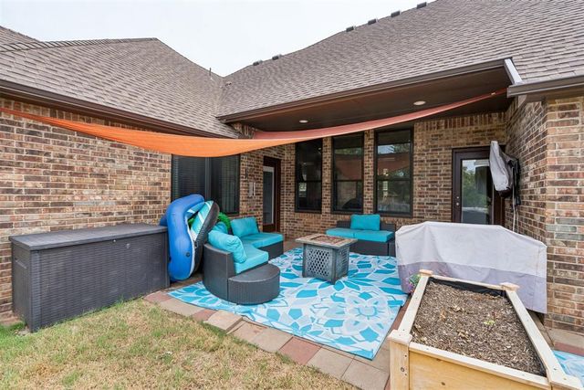 825 Liveoak Lane, Blanchard, OK 73010