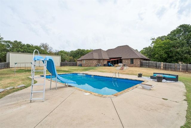 825 Liveoak Lane, Blanchard, OK 73010