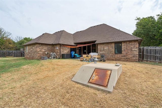 825 Liveoak Lane, Blanchard, OK 73010
