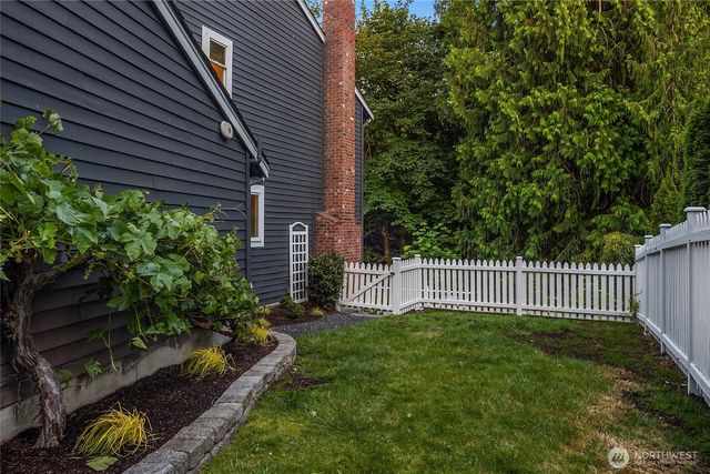 20603 NE 37th Way, Sammamish, WA 98074