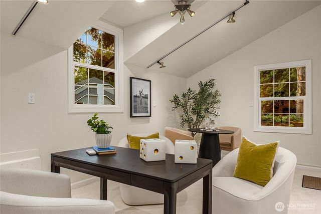 20603 NE 37th Way, Sammamish, WA 98074