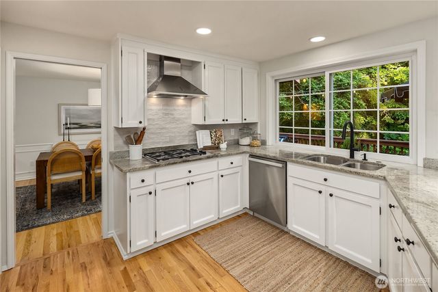20603 NE 37th Way, Sammamish, WA 98074