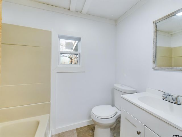 15995 Neches Parkway, Tyler, TX 75704