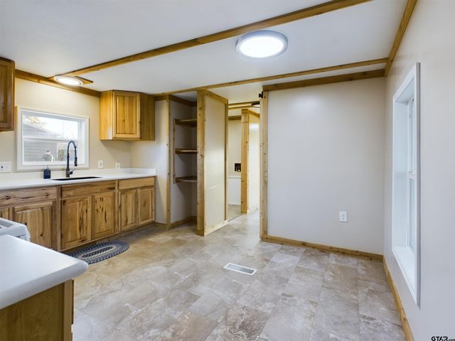 15995 Neches Parkway, Tyler, TX 75704