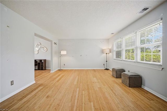 3728 Strathmoor CIR, Virginia Beach, VA 23452